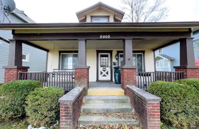 PRELEASING for AUGUST! Close to Campus photos photos