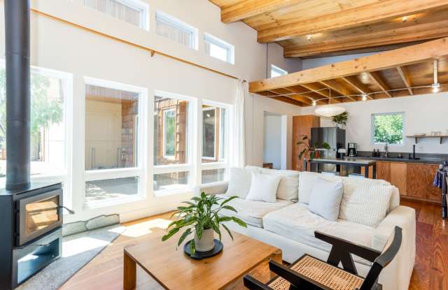 Furnished 2 Bed 2 Bath on Bend's Westside Summer and Fall 2025 photos photos