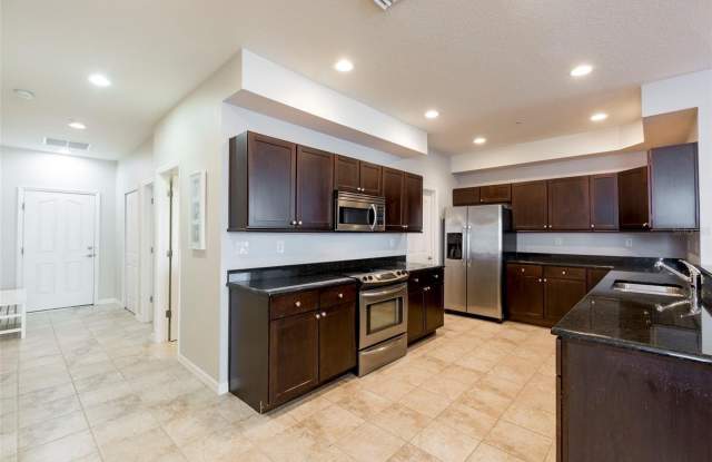 636 WELLS COURT Gallery 2