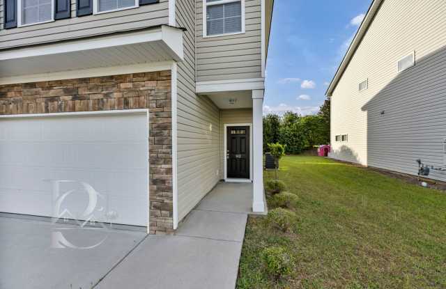 CONVENIENT TO DOWNTOWN IN CONGAREE POINTE Gallery 3
