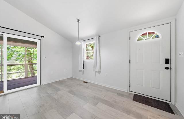 371 OAK HILL Road Gallery 2