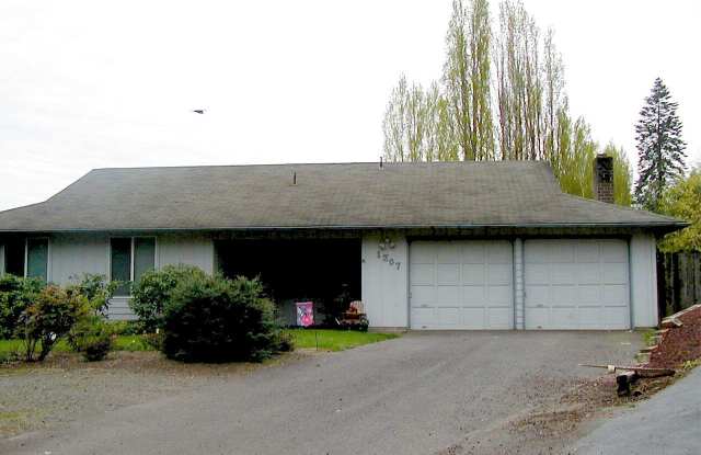 Lovely Felida Home on Large Lot For Lease - 1307 NW 119th St photos photos