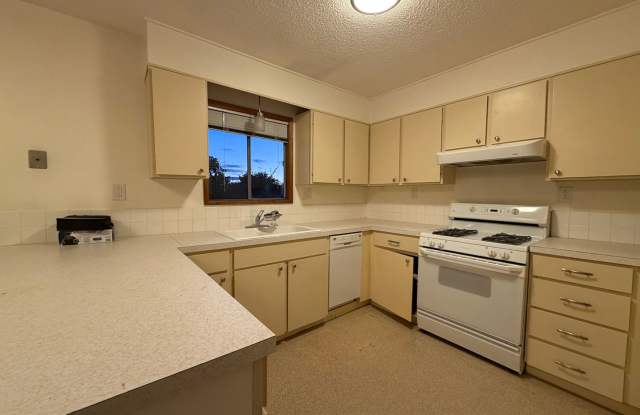 Upper unit duplex with views! photos photos Upper unit duplex with views! photos photos