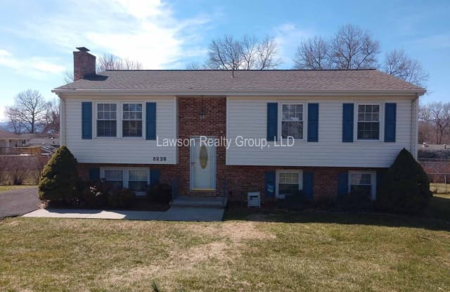 5228 Quail Hollow Cir. - 5228 Quail Hollow Circle, Roanoke County, VA 24019