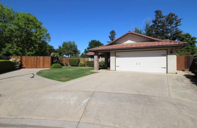 NE Fresno Home with Huge Yard and RV Parking photos photos