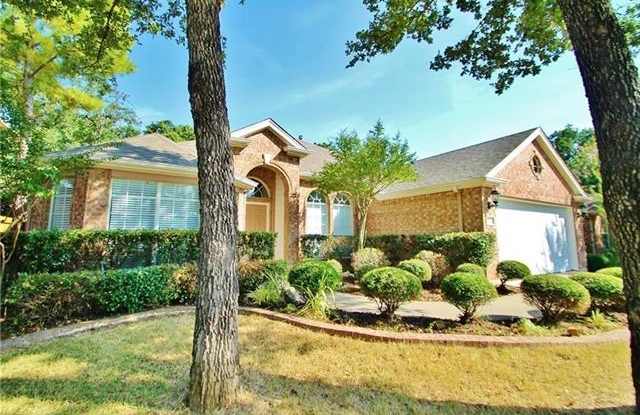 2525 Greenhaven Drive - 2525 Greenhaven Drive, Burleson, TX 76028