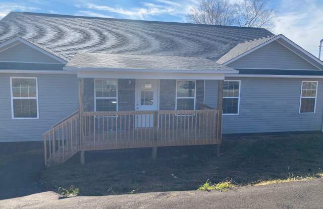 3 bedroom 2 bath single family home in Kodak, TN - 3309 Parker Boulevard, Sevierville, TN 37764