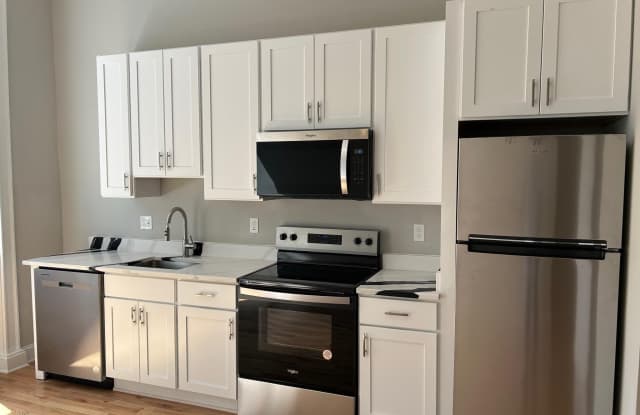 100 W LEXINGTON ST unit: 504 photos photos