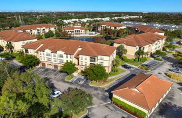 Excellent Naples location and close to EVERYTHING! - 12950 Positano Circle, Collier County, FL 34105