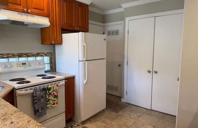 Charming 2BR/1BA East Sacramento Duplex with Private Garage Gallery 3