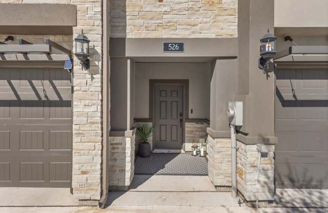 Remarkable 4 Bedroom, 4.5 Bath Townhome in College Station!! Gallery 4