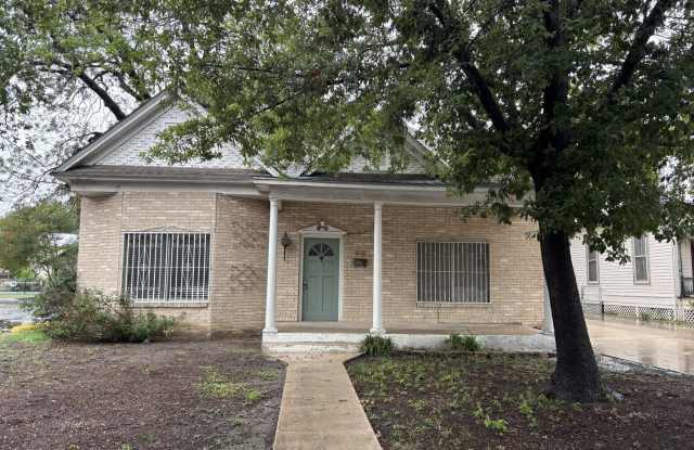 1021 S Alamo photos photos