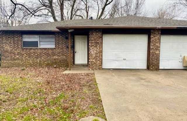 2013 W Emma AVE Unit #A - 2013 West Emma Avenue, Springdale, AR 72762 2013 W Emma AVE Unit #A - 2013 West Emma Avenue, Springdale, AR 72762
