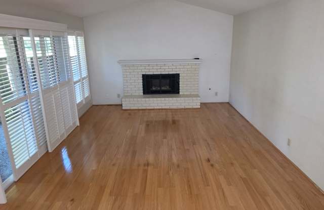 527 Wilshire Court Gallery 4
