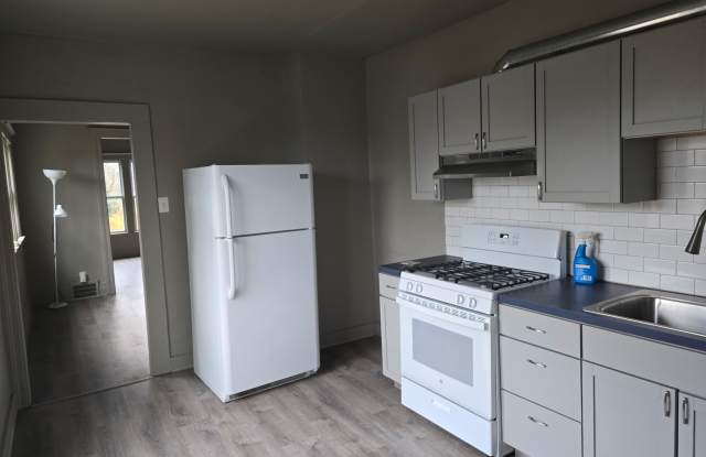 2242 Fischer Street - 1 Gallery 2