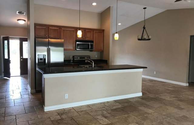 Cul-de-sac lot, Granite Countertops Gallery 4