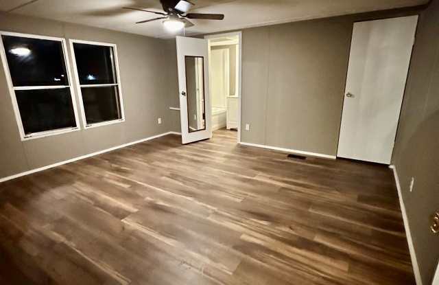 9 Illini East Gallery 4