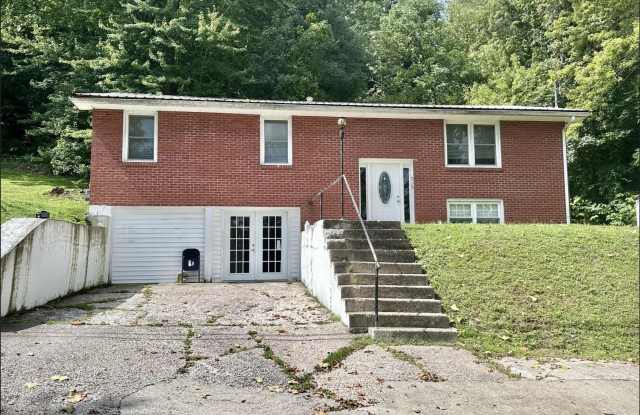 717 Vernon Circle - 717 Vernon Circle, Morehead, KY 40351