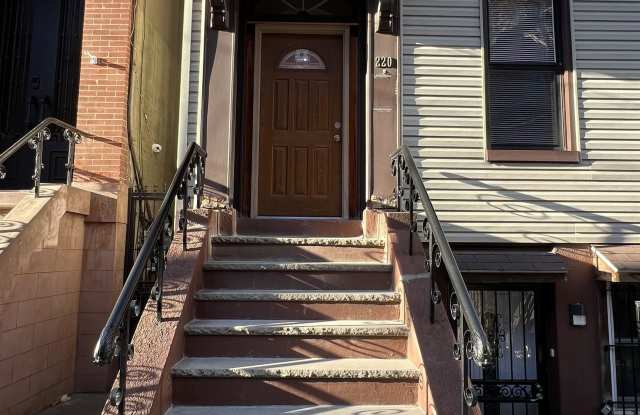 220 BAY ST photos photos