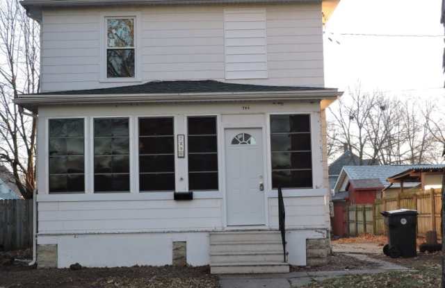 3 bedroom, 1 bath house - 723 Denver Street, Waterloo, IA 50702