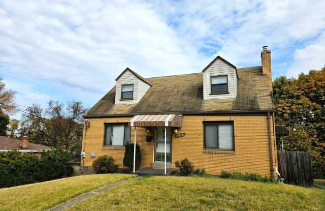 Charming 3-Bedroom Home with Garage, Fenced Yard, and Central Air – A Quiet Retreat in Pittsburgh! - 3444 Clearfield Street, Pittsburgh, PA 15205