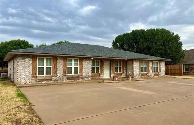 1807 Suzanne Avenue - 1807 Suzanne Drive, Weatherford, OK 73096