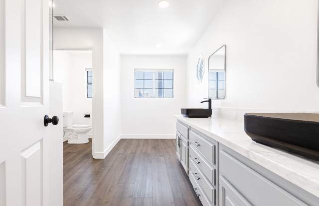 Charming Ontario Home in a Convenient Location Gallery 3