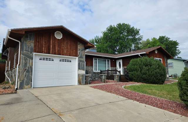 3 BED (2 BONUS ROOMS) | 2 BATH | SINGLE GARAGE | DOG NEGOTIABLE photos photos