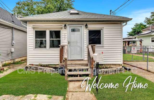 473 Center Ave photos photos