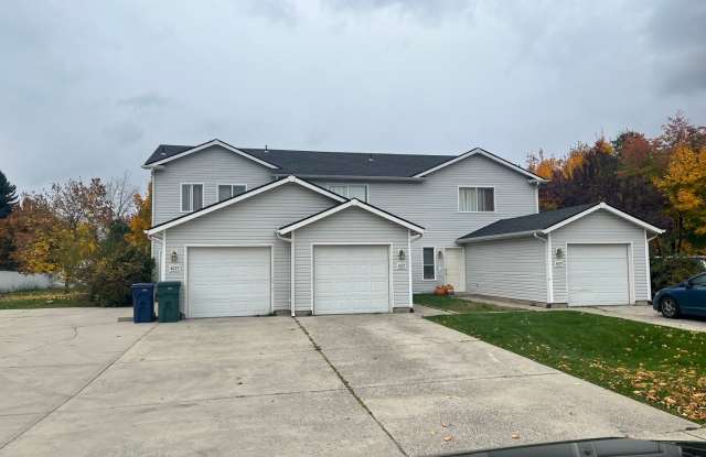 Darling 3 Bed, 1.5 Bath Triplex w/ Garage in CDA! photos photos