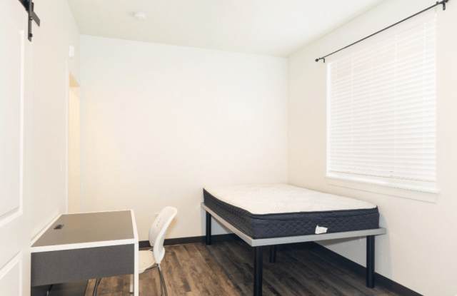 University Flats Phase II - Student Housing Gallery 3