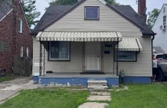 7337 Woodmont Avenue Gallery 2