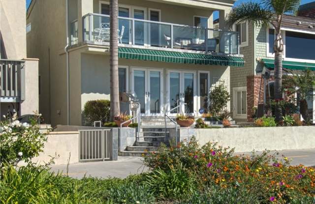 1135 E Balboa Boulevard Gallery 3