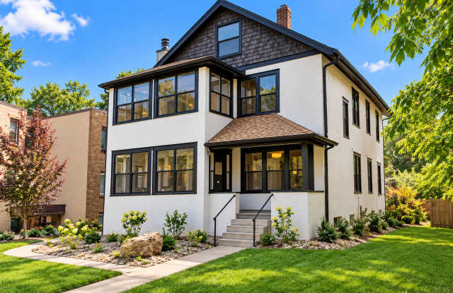 STUNNING RENOVATED 4 BEDROOM DUPLEX ON GRAND AVE – MOVE-IN SPECIALS! Gallery 4