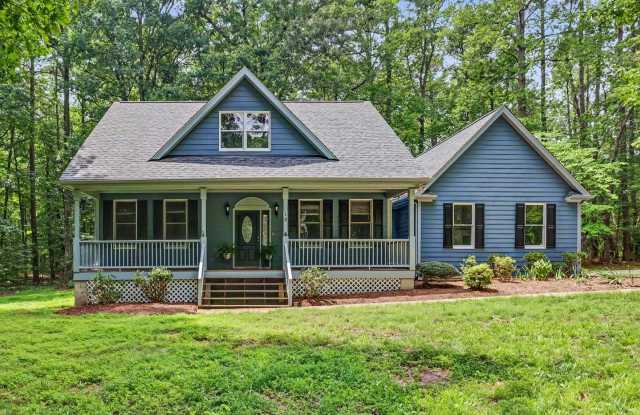 3-Bedroom Ranch on 1 Acre with Screened Porch and 2-Car Garage Gallery 1