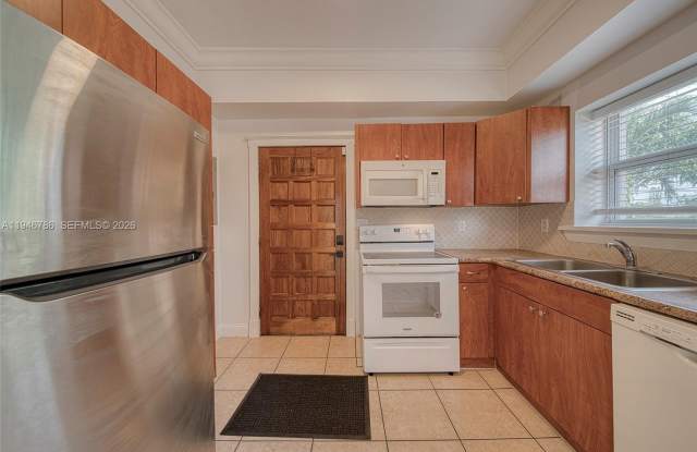 2205 SW 13th St photos photos