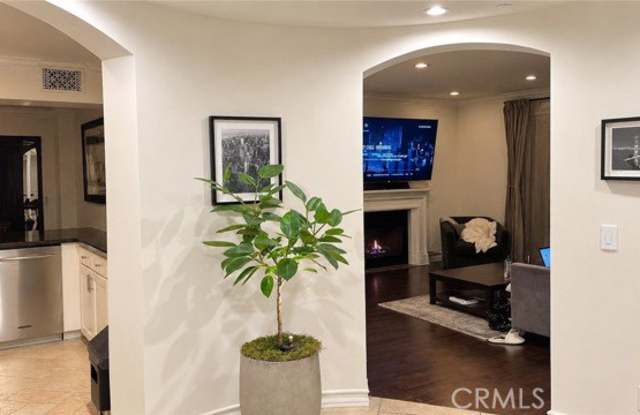122 North Clark Drive Gallery 4