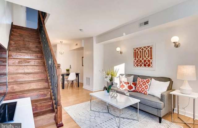 1526 East Clement Street Gallery 3