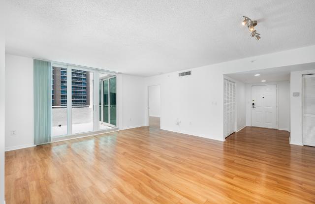 Yacht Club at Brickell Gallery 3