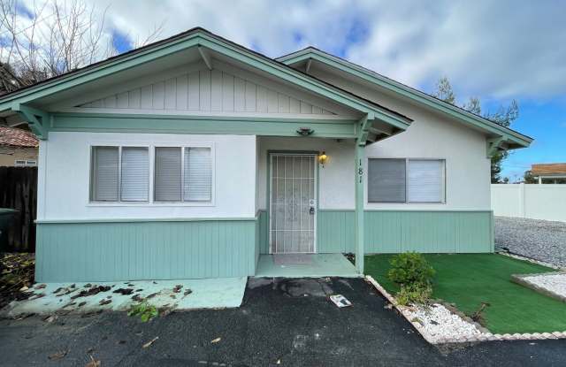 Cozy Two Bedroom One Bathroom Cottage Home in Hemet! - 181 North Hemet Street, Hemet, CA 92544