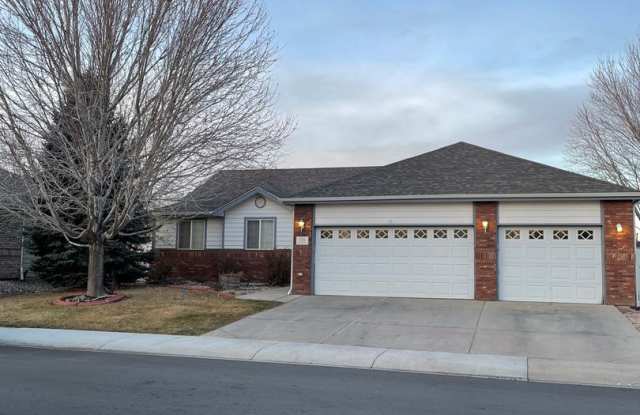 Spacious 4-Bedroom / 3-Bath Single Family Home in Windsor! - 124 Rock Bridge Drive, Windsor, CO 80550