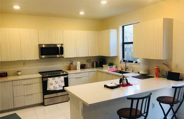 10597 NW 81 Terrace NW 10597, Doral, FL 33178 - 10597 Northwest 81st Terrace, Doral, FL 33178