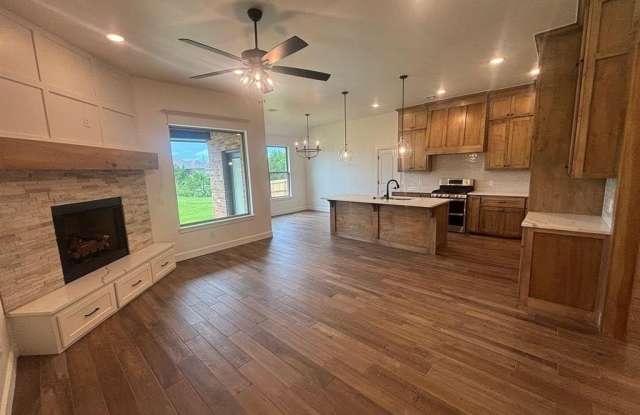 1900 Inglenook Drive Gallery 4
