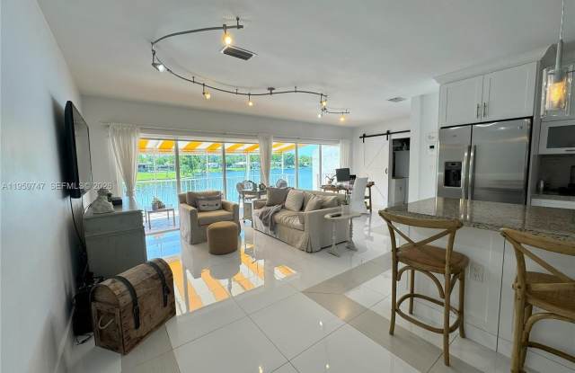 7002 Holly Rd photos photos