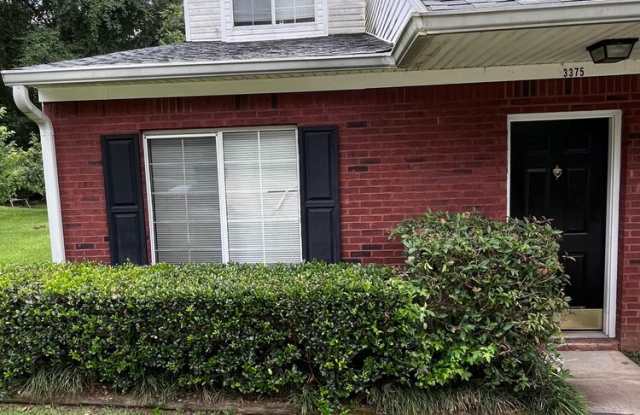 3 BR/ 2 BA townhome located in Lakeshore Estates! photos photos