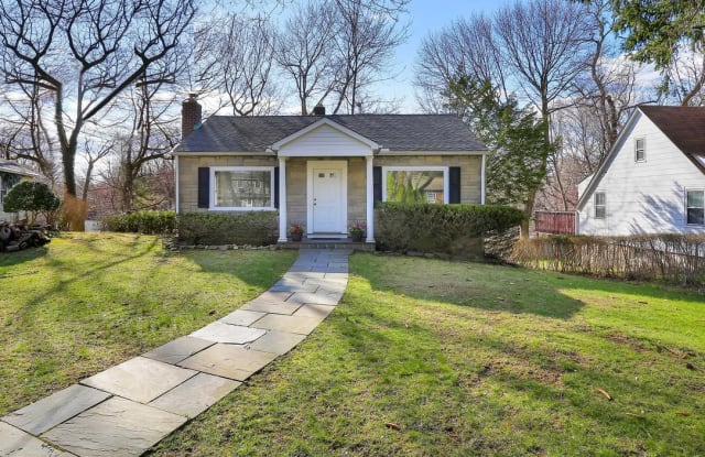 17 Maple Drive - 17 Maple Drive, Old Greenwich, CT 06870 17 Maple Drive - 17 Maple Drive, Old Greenwich, CT 06870