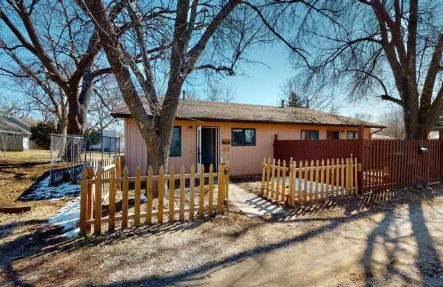 AVAILABLE AUGUST 1st! 2 BEDROOM DUPLEX NW AMES-4008 Ontario - 4008 Ontario Street, Ames, IA 50014
