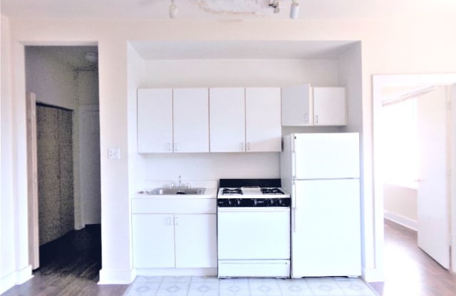 6916 N Lakewood Ave 401 - 6916 North Lakewood Avenue, Chicago, IL 60626