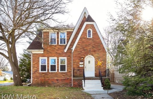 722 E 6TH Street - 722 East 6th Street, Royal Oak, MI 48067