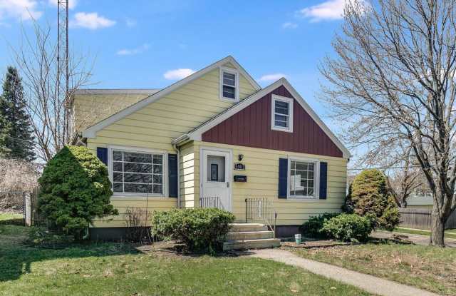 Elegant 4-bedroom Home with Chef’s Kitchen, 2 Full Bath, and Two-Car Garage photos photos